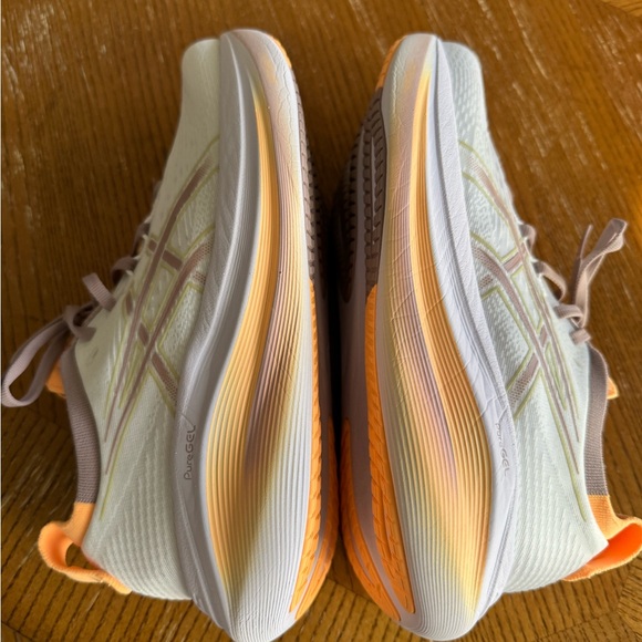 ASICS Womens White/Peach Athletic Shoes, Gel Nimbus 27, size 8, great condition! - Picture 5 of 6
